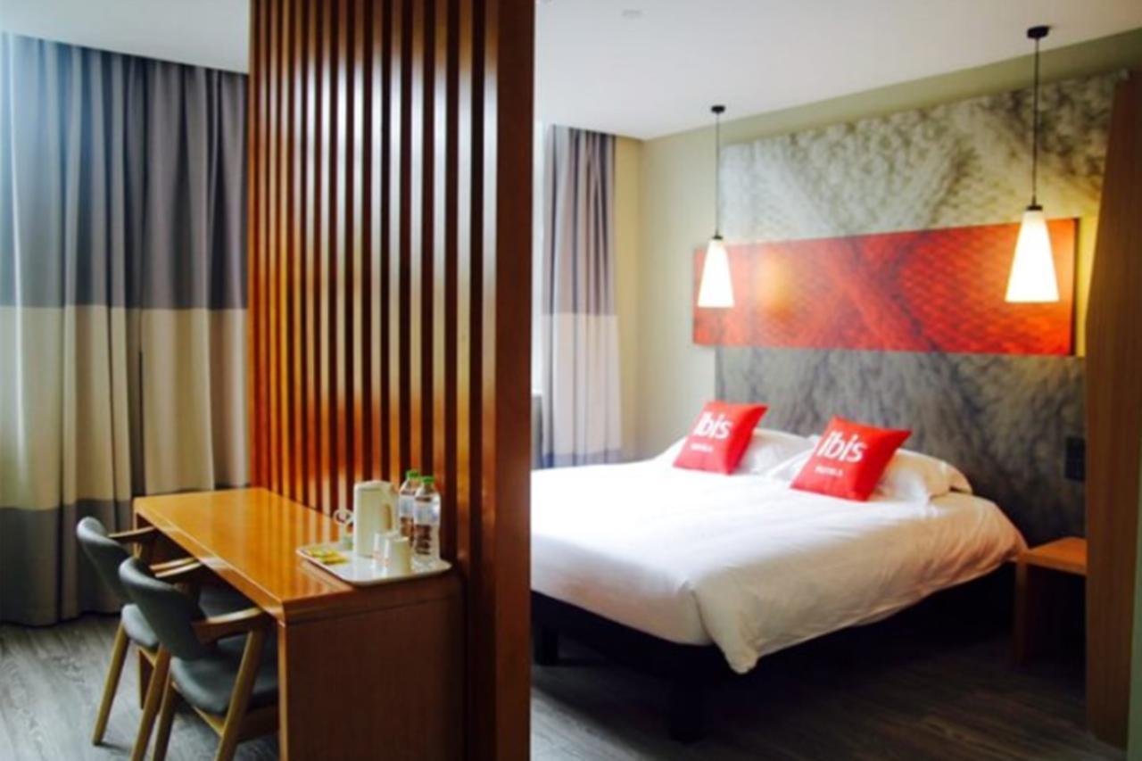 Ibis Chengdu Meizhou Center Екстериор снимка