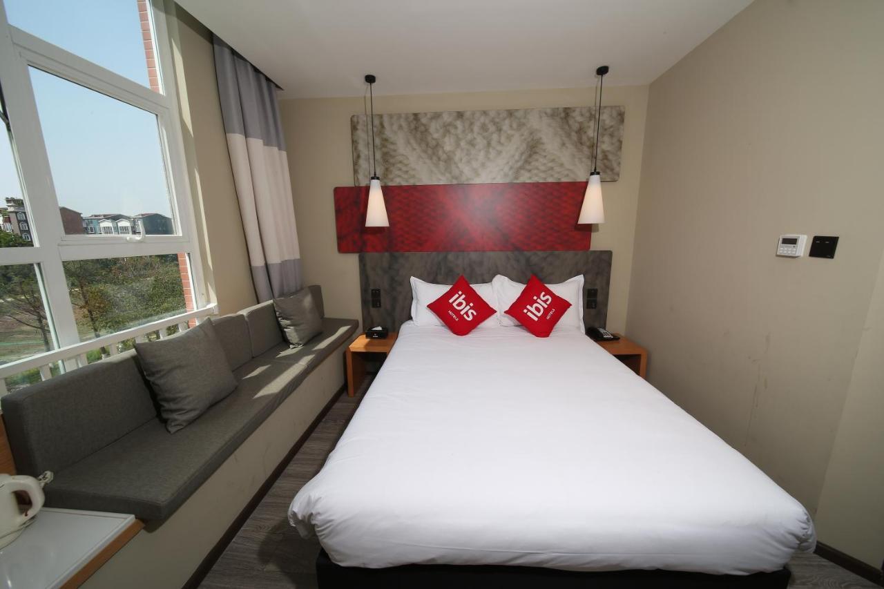 Ibis Chengdu Meizhou Center Екстериор снимка