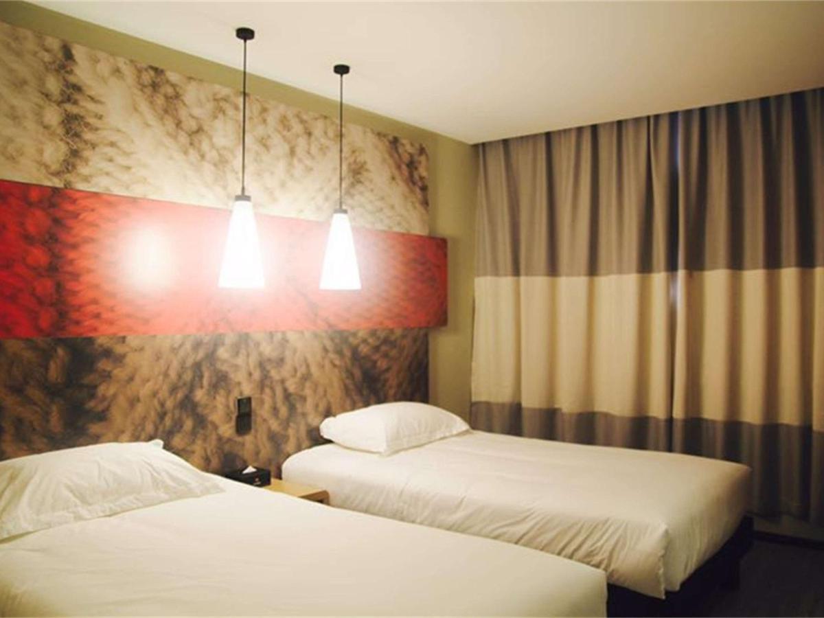 Ibis Chengdu Meizhou Center Екстериор снимка