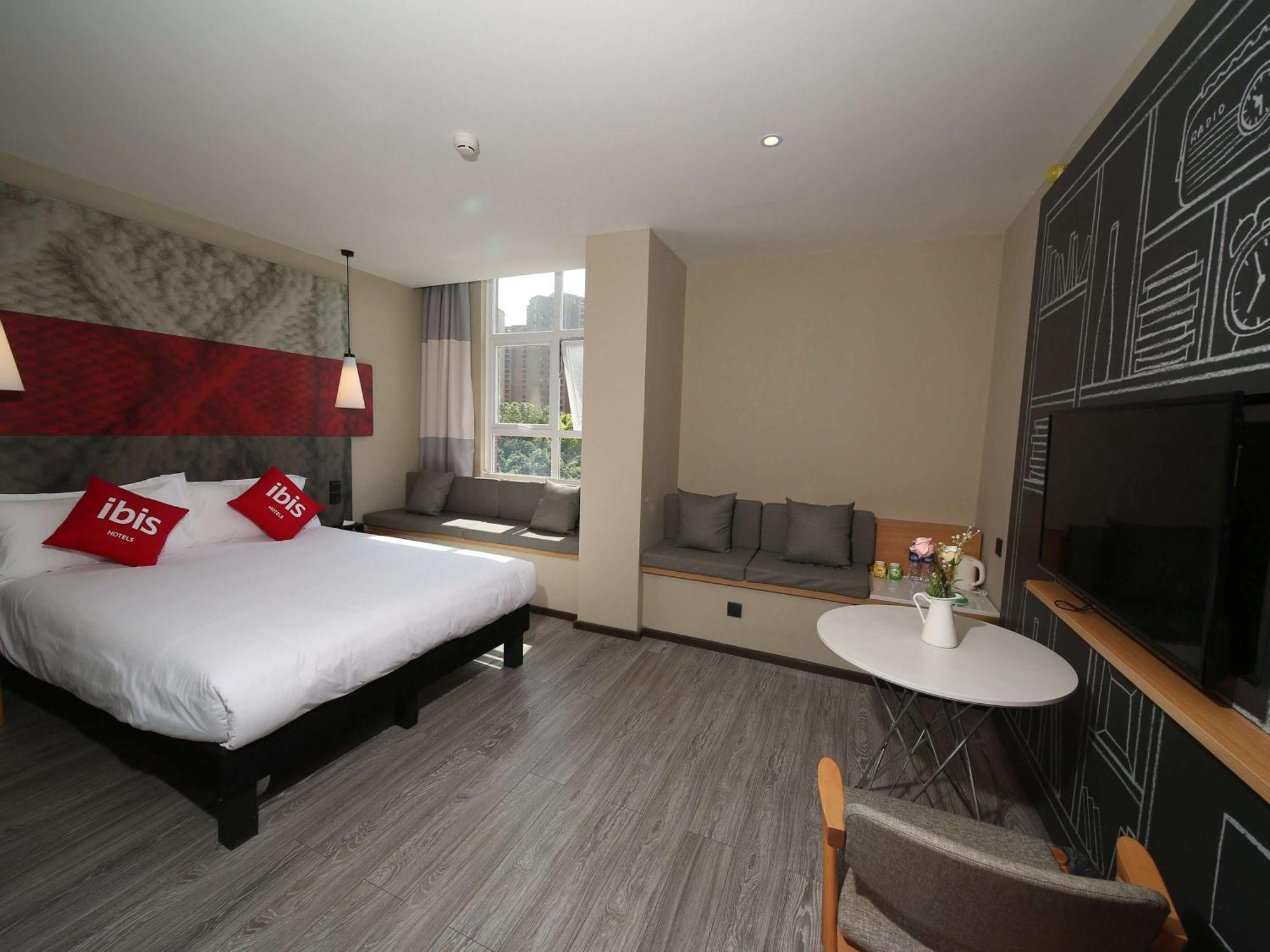Ibis Chengdu Meizhou Center Екстериор снимка