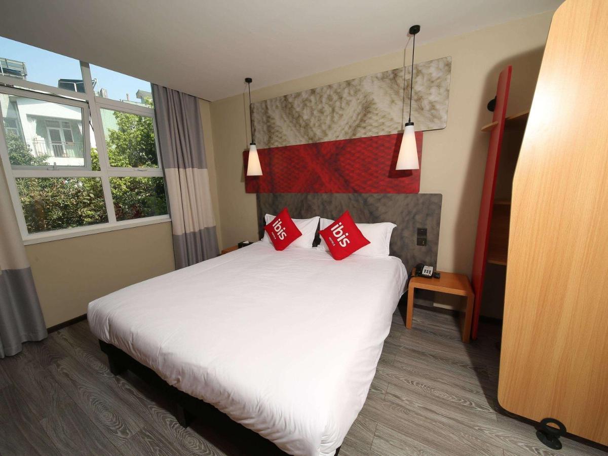 Ibis Chengdu Meizhou Center Екстериор снимка