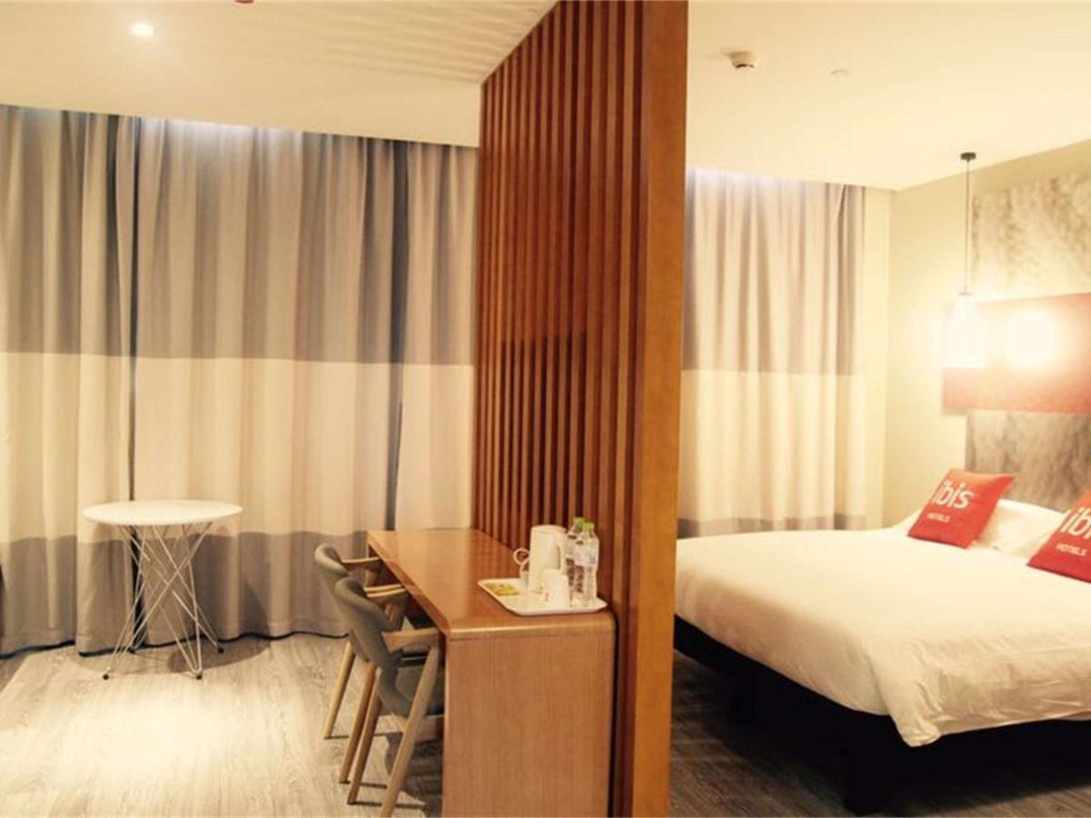 Ibis Chengdu Meizhou Center Екстериор снимка
